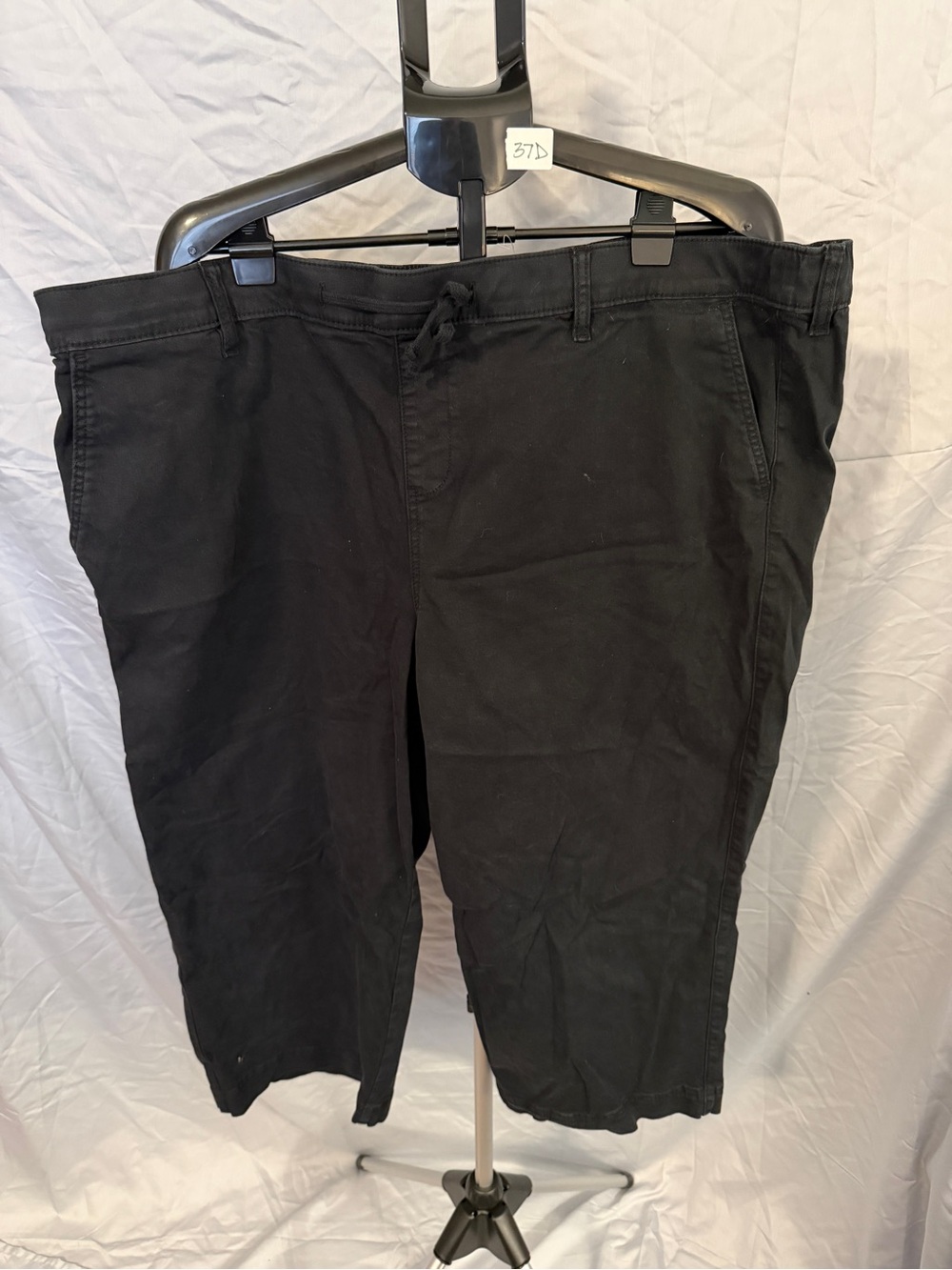 torrid Black Drawstring Waist Capris